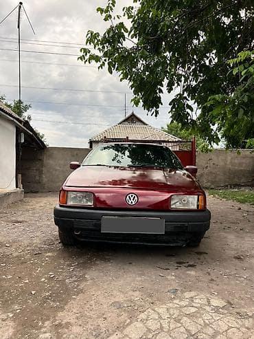 Унаа: Volkswagen Passat: 1992 г., Кол менен иштөөчү, Седан — 1