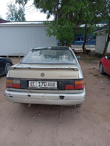 чехии: Volkswagen Passat: 1988 г., 1.8 л, Механика, Седан — 5