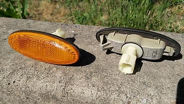 mazda 929: Накладка крыла Переднее правое Mazda, 2000 г., Б/у, Оригинал — 3