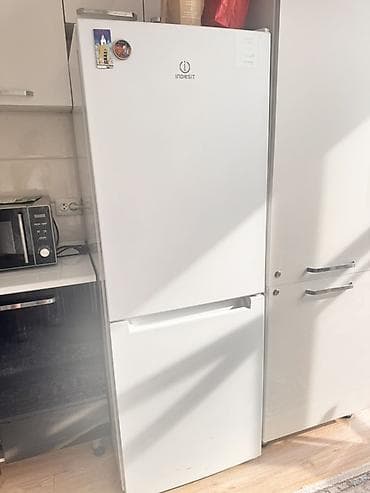Холодильник Indesit, Б/у, Двухкамерный