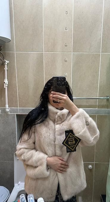 Продается шубка из норки автоледи, размер S. Новая. Реальному