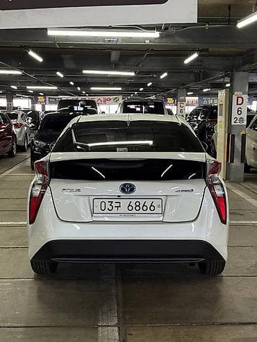 prius: Toyota Prius: 2018 г., Гибрид, Хэтчбэк — 10