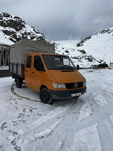 ассенизатор бочка: Mercedes-Benz Sprinter 210D, оранжевый, тентованный бортовой грузовик — 3