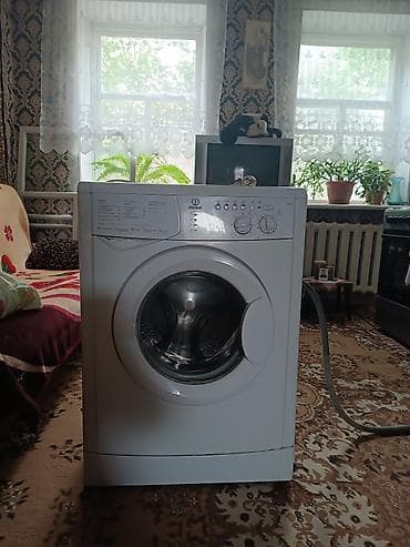 Стиральная машина Indesit WISL 82, фронтальная загрузка. Основные