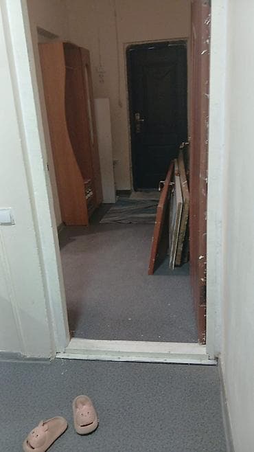 этажи: 1 комната, 35 м², Индивидуалка, Цокольный этаж этаж, Старый ремонт — 1