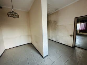 долгосрочная аренда дома: 700 м², 11 комнат, Забор, огорожен, Бассейн, Парковка — 12