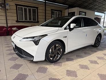 GAC: Aion S Plus — электрический седан белого цвета. Ключевые особенности — 2
