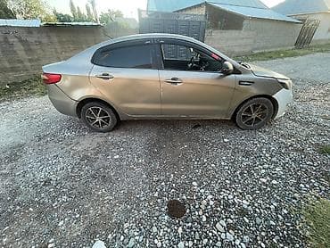 Унаа сатуу: Kia Rio: 2012 г., 1.6 л, Кол менен иштөөчү, Бензин, Седан — 2