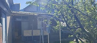 сдаю загородный дом: Продаётся частный дом с участком и хозяйственными постройками. - — 8