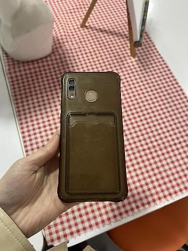 Samsung Galaxy A20, цвет - Золотой