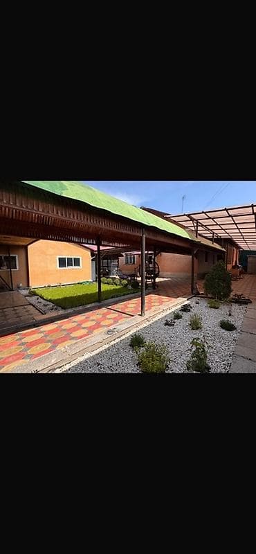 Недвижимость: Продаются Просторный частный дом с благоустроенным двором и большими — 1