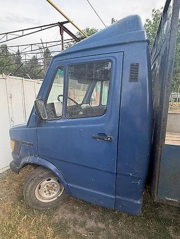b class: Продаётся бортовой малотоннажный грузовик с открытой платформой — 2