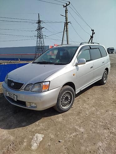 Toyota Gaia: 2001 г., Бензин, Вэн/Минивэн — 1