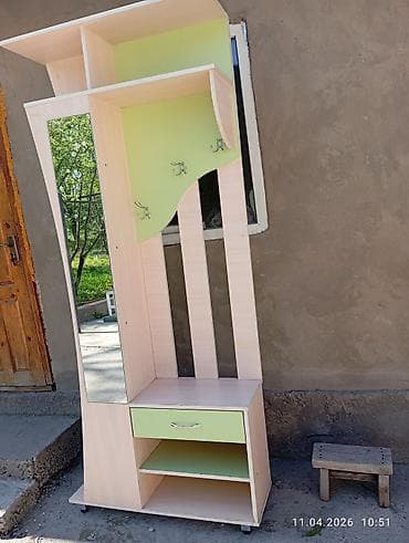 купить стол для зала: Прихожая-гардероб с зеркалом и крючками - Компактный модуль для — 1