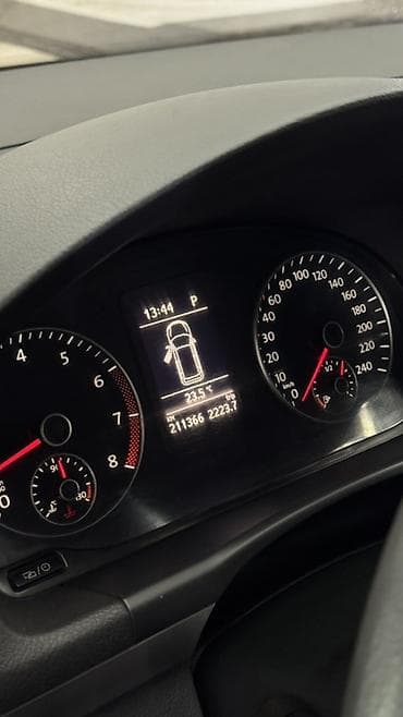 touran: Volkswagen Touran: 2012 г., 1.4 л, Робот, Бензин, Универсал — 9