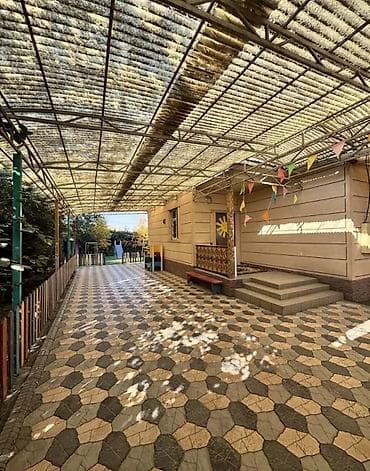 продаю гараж бишкек: 🏡 Продаётся дом 📍 Ахунбаева / Муромская 📐 Участок 5.6 соток 📏 32,5 × — 3