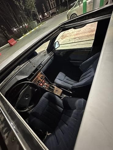 merce: Mercedes-Benz W124: 1991 г., 2 л, Ручные, Бензин, Седан — 4