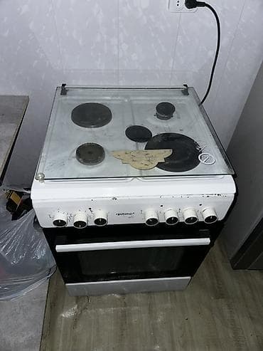 Электрическая плита с духовкой и стеклянной крышкой. Особенности: -