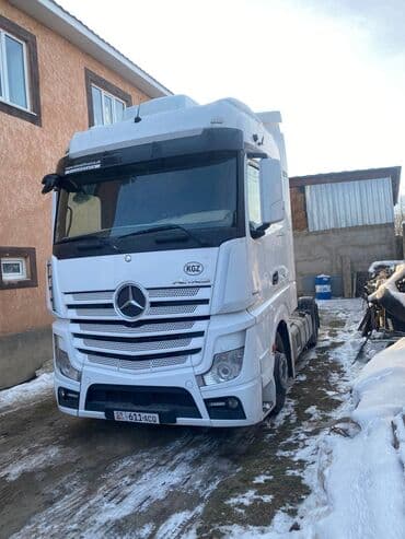 дом на колесах купить бу: Тягач, Mercedes-Benz, 2013 г., Шторный — 2