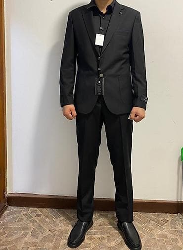 Пальто: Мужской классический костюм, цвет черный. - Комплект: пиджак и брюки — 1
