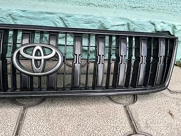 Решетка радиатора Toyota Оригинал