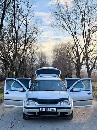 Унаа сатуу: Volkswagen Golf: 2000 г., 1.6 л, Кол менен иштөөчү, Бензин, Хетчбек — 2