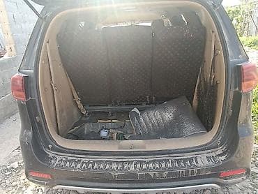 mercedesbenz eclass 2011: Kia Carnival: 2019 г., Минивэн — 5