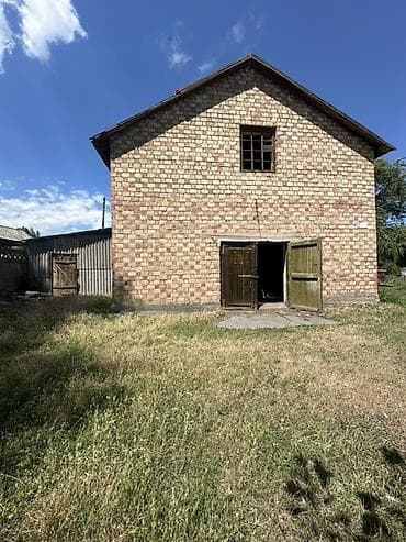 Кыймылсыз мүлк: 📍 В Сокулукском районе в селе Тош- Булак продаётся помещение 130 кв.м — 2