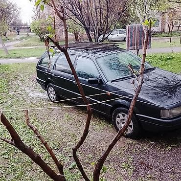 воск для авто: Универсал черного цвета с багажником на крыше. Особенности: - Кузов — 1