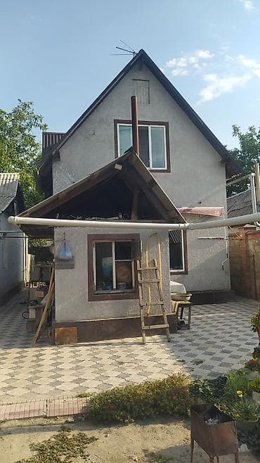 этажи: Продается два дома на одном участке 6 соток. В районе Жибек - жолу — 7