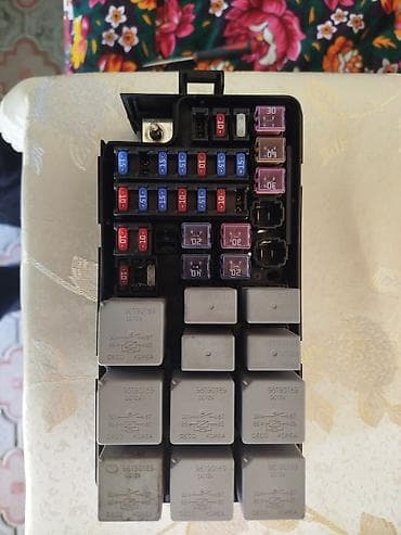 подогрев зеркала: Блок предохранителей Chevrolet 2007 г., Б/у, Оригинал — 1