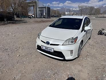 Toyota Prius: 2013 г., 1.8 л, Гибрид, Лифтбек