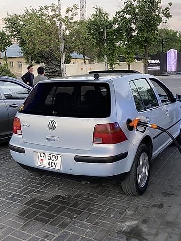 Volkswagen Golf: 1998 г., 1.6 л, Механика, Бензин, Хэтчбэк