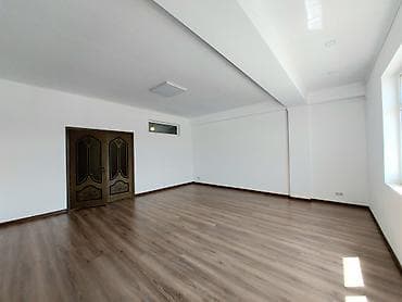 Аренда офисов, 320 м², В торговом центре, С видом на горы, 1 линия, С отдельной кухней