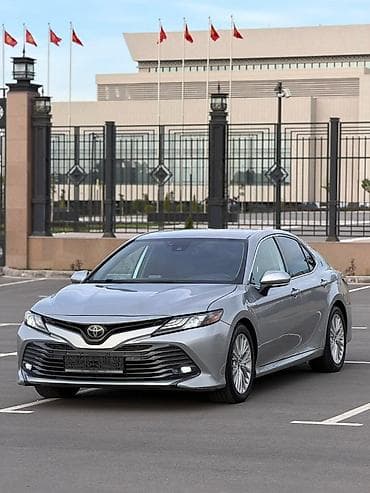 Toyota Camry: 2019 г., 2.5 л, Автомат, Гибрид, Седан