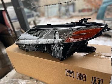 7075: Комплект передних фар Toyota 2018 г., Новый, Аналог — 8