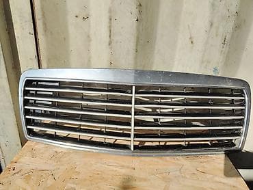 Решетка радиатора Mercedes-Benz