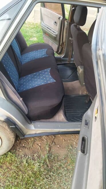 механика коробка: Mazda 626: 1992 г., 2 л, Механика, Бензин, Седан — 6