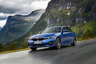 bmw 3: Автомобиль BMW 3 Series в синем цвете. Этот седан отличается — 1