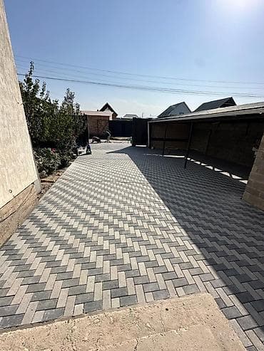 full construction: Укладка тротуарной плитки “ёлочкой” для дворов и подъездных зон. - — 1