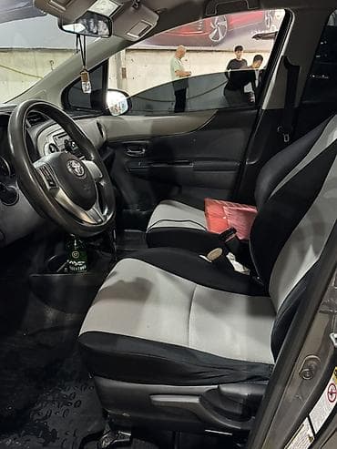 ямз маз: Toyota Yaris: 2012 г., 1.5 л, Автомат, Бензин, Хэтчбэк — 5