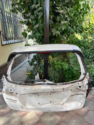 б у запчасти для телефонов: Крышка багажника Subaru, 2018 г., Б/у, Оригинал — 1