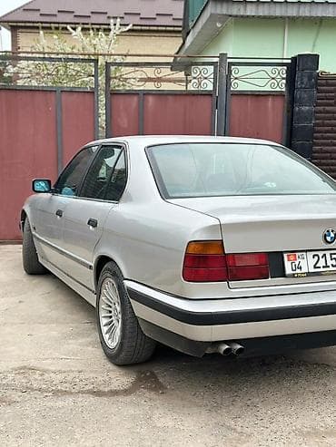 srv 2: BMW 5 Series E34, седан, серебристый цвет. Основные характеристики: - — 2
