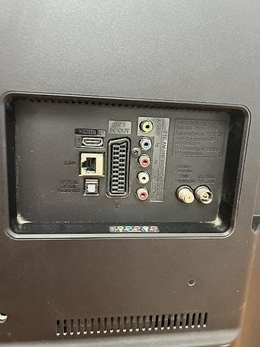 sky vision: Телевизор SKYWORTH, диагональ около 40–43" (высота экрана ~58–60 см) — 2