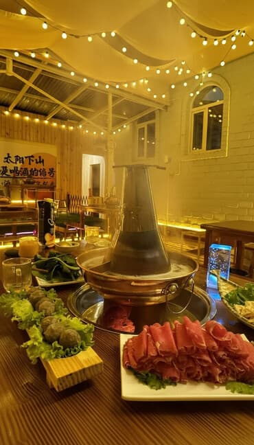 официант ночная смена: Должность: Помощник повара Два менеджера — 3