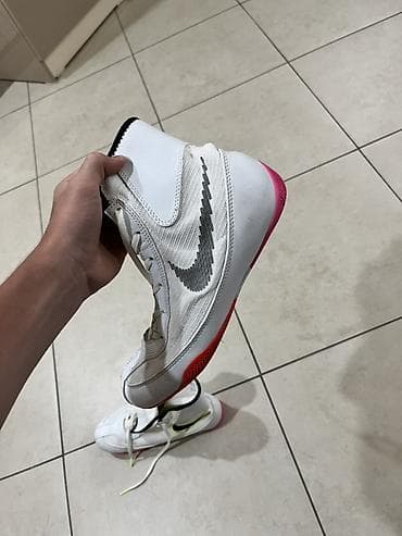 Мырзалардын бут кийими: Эркектердин кроссовкасы, 41, Nike, Колдонулган, түсү - Ак, Өзү алып кетүү — 1