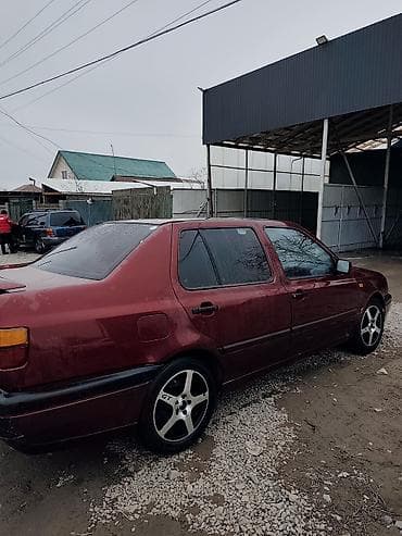 продаю авто с последующим выкупом: Volkswagen Vento: 1993 г., Седан — 5
