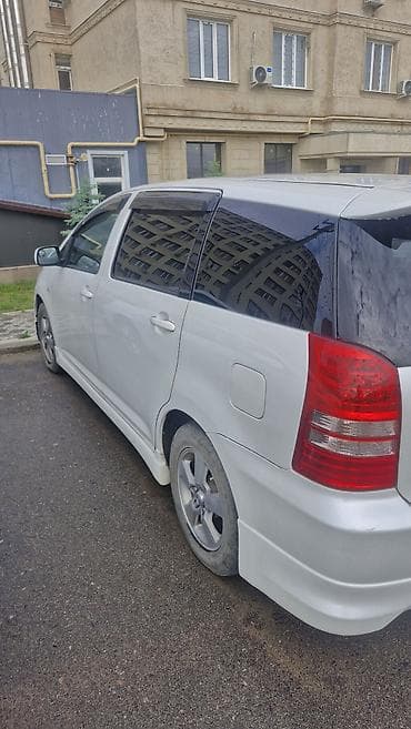 Toyota WISH: 2003 г., 1.8 л, Автомат, Бензин, Минивэн