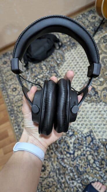 сумки для одежды: Комплект: наушники Fifine H8 + провод.

Цена: 2500 сом. Срочно — 4