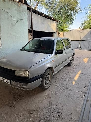 Унаа: Volkswagen Golf: 1992 г., 1.6 л, Кол менен иштөөчү, Бензин, Хетчбек — 2